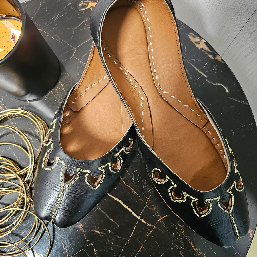 Royale Black Khussa