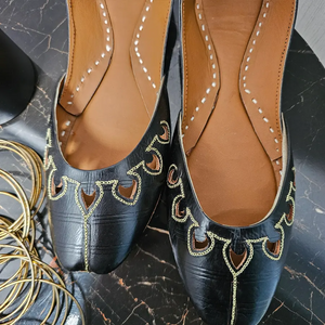 Royale Black Khussa
