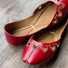 Load image into Gallery viewer, Royale Red Khussa