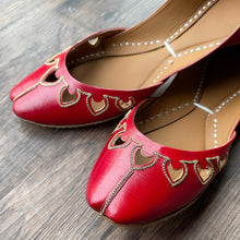 Load image into Gallery viewer, Royale Red Khussa