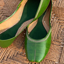 Load image into Gallery viewer, Basic Green Khussa
