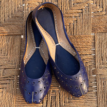 Load image into Gallery viewer, Blue Punched Khussa