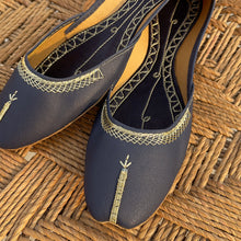 Load image into Gallery viewer, Classic Blue Khussa