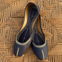 Load image into Gallery viewer, Classic Blue Khussa