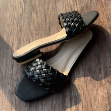 Load image into Gallery viewer, Premium Black Flats