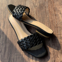 Load image into Gallery viewer, Premium Black Flats