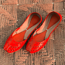 Load image into Gallery viewer, Red Punched Khussa