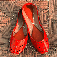 Load image into Gallery viewer, Red Punched Khussa