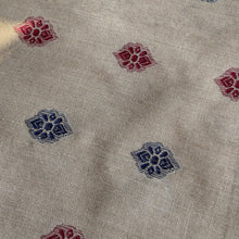 Load image into Gallery viewer, classic shawl