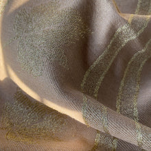Load image into Gallery viewer, Classic shawl