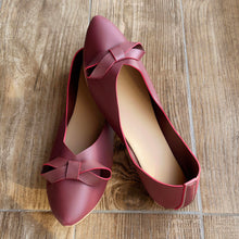 Load image into Gallery viewer, Knotted Maroon Shoes