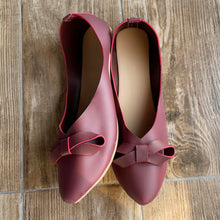 Load image into Gallery viewer, Knotted Maroon Shoes